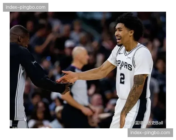 马刺哈珀场均1.8抢断锁外线,联手文班亚马构建防守体系 马刺哈珀场均1.8抢断锁外线,联手文班亚马构建防守体系