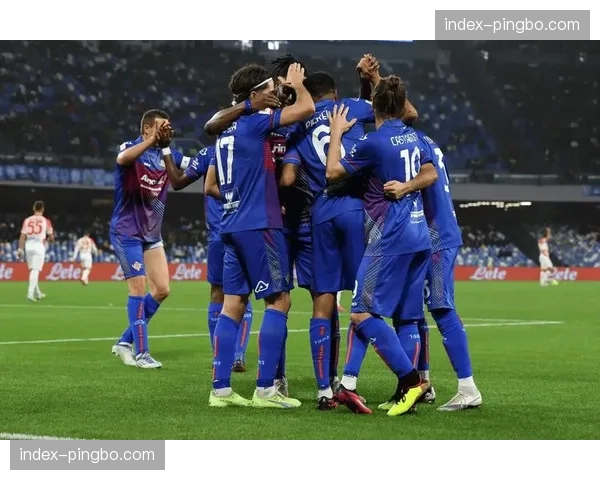 拉齐奥保守防守反击开局被动，下半场边路传中制造进攻机会